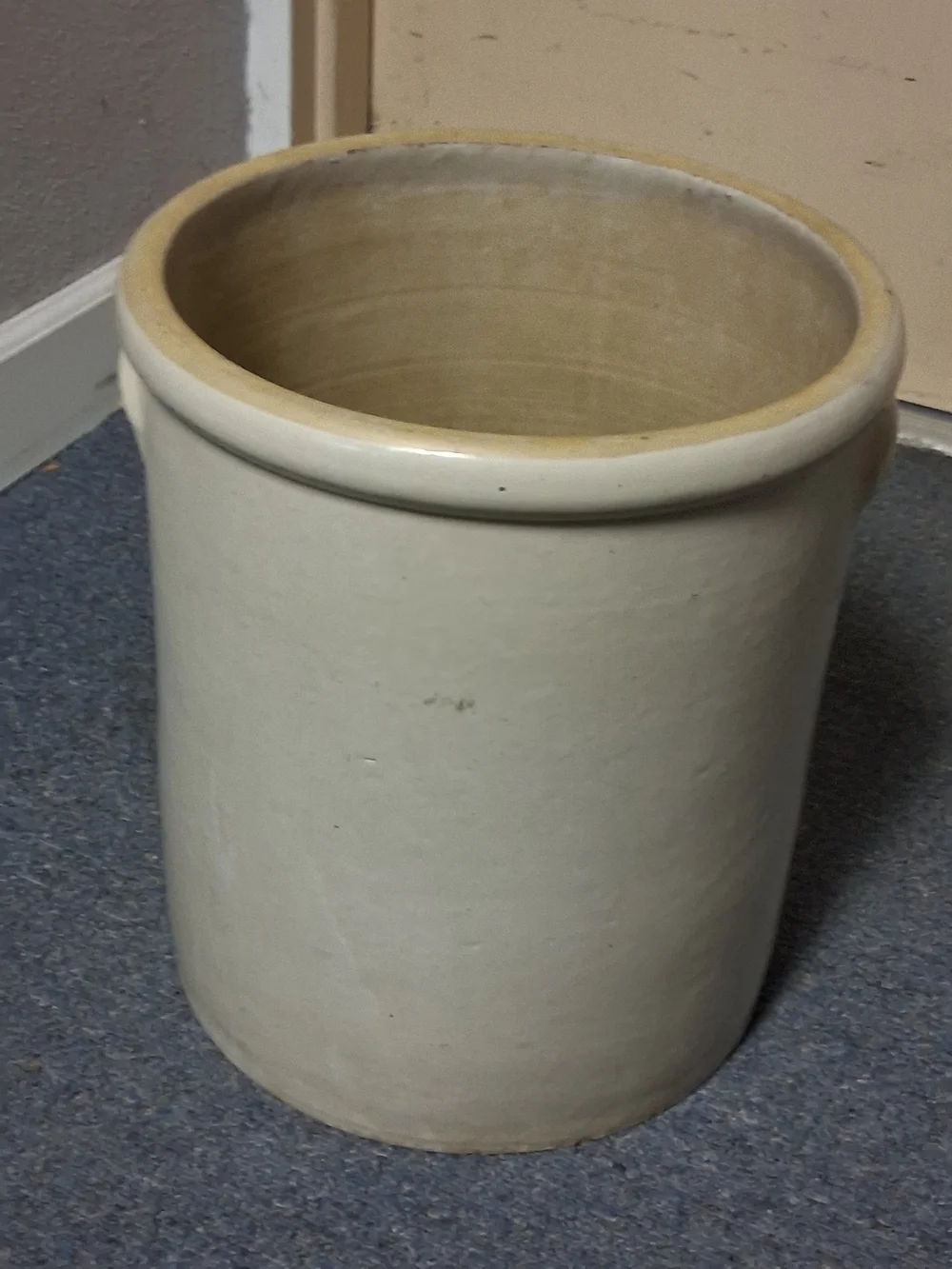 6-Gallon Red Wing Stoneware Crock with Blue Leaf Motif